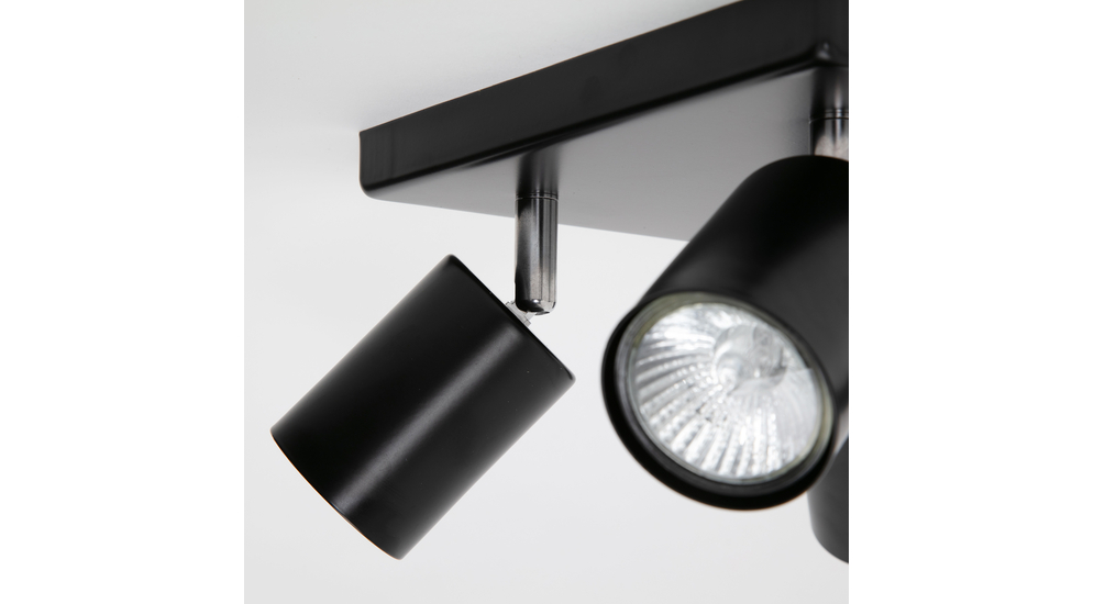 Czarna lampa sufitowa ORO GAVIA posiada oprawę dla 4 żarówek LED typu GU10 o mocy maksymalnej 10W. Umieścisz w niej żarówki o ciepłej, zimnej lub neutralnej temperaturze barwowej.
