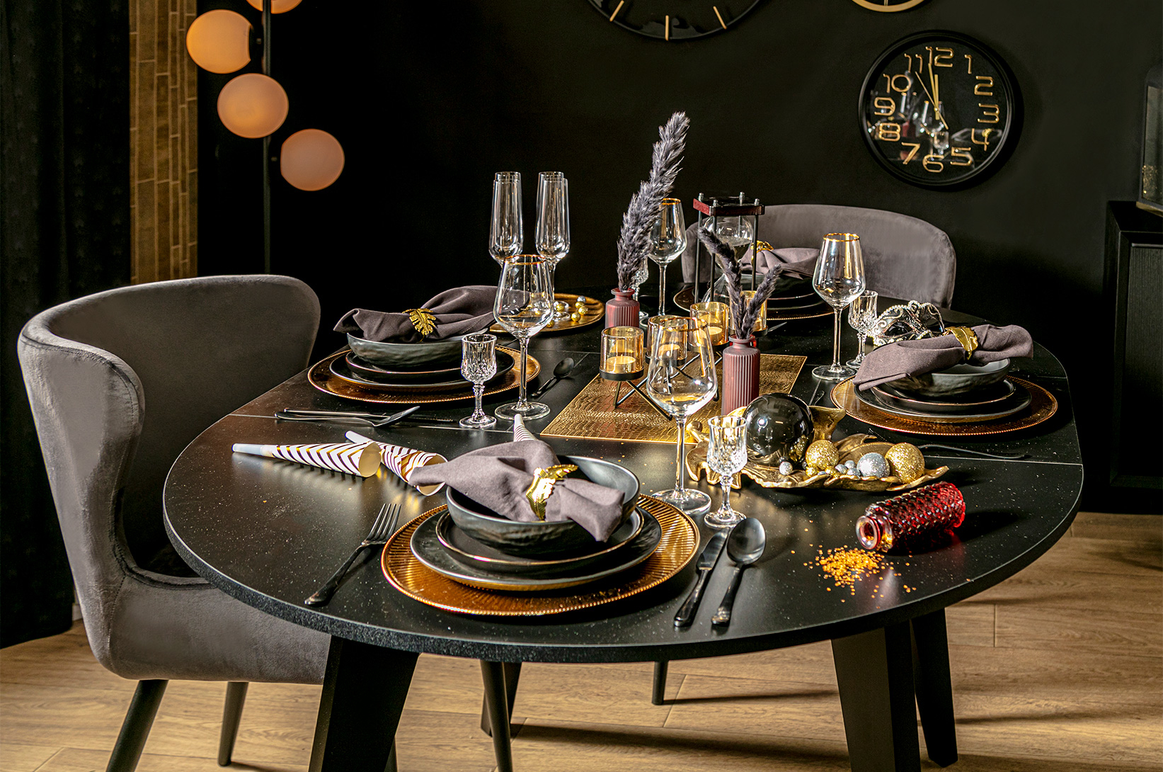 Sylwestrowa gala w domowym wydaniu: sekrety dekorowania stołu, który zadziwi Twoich gości