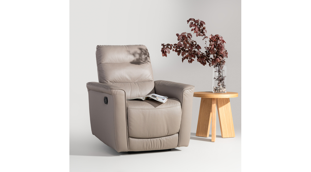 Fotel skórzany ALASSIO z manualną funkcją relaksu.