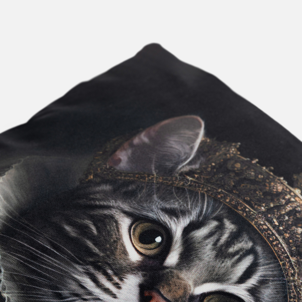 Poduszka z grafiką kota w koronie