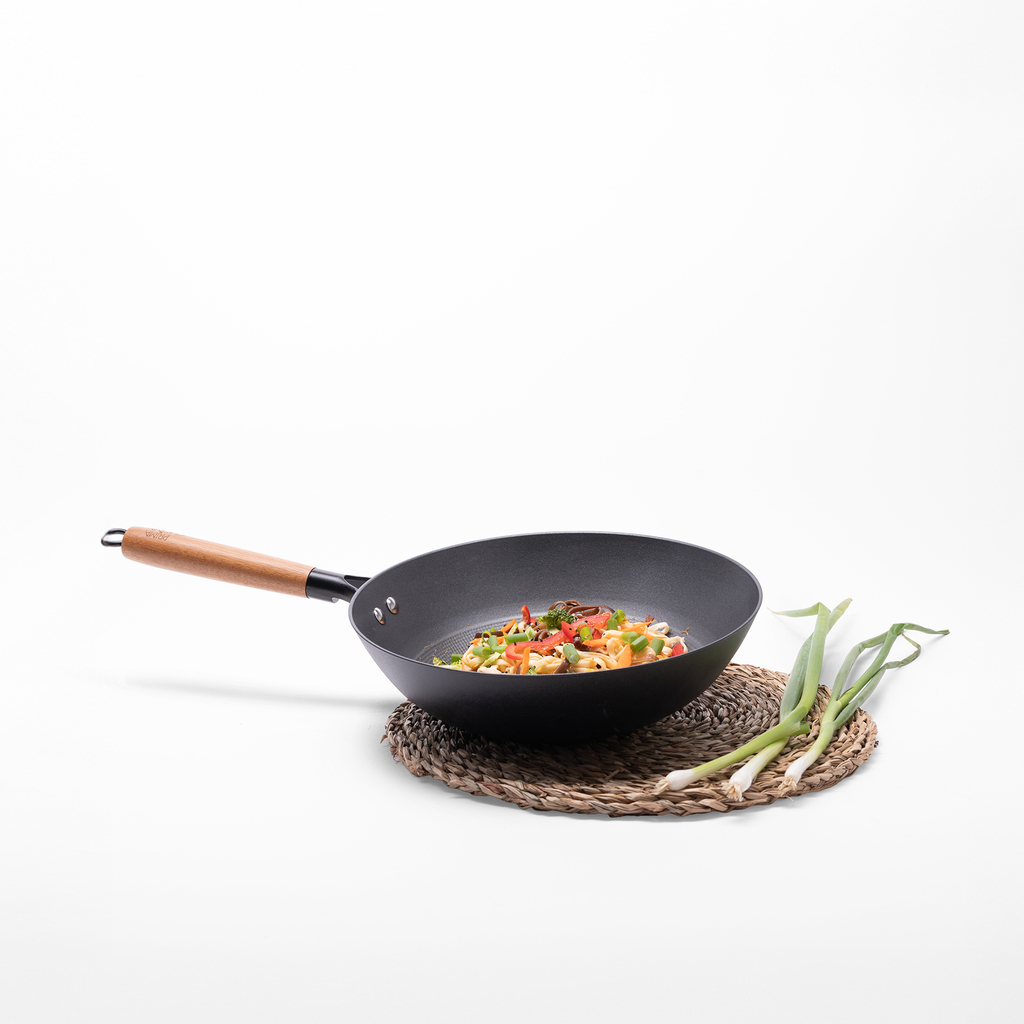 Wok żeliwny czarny FERRO 30 cm