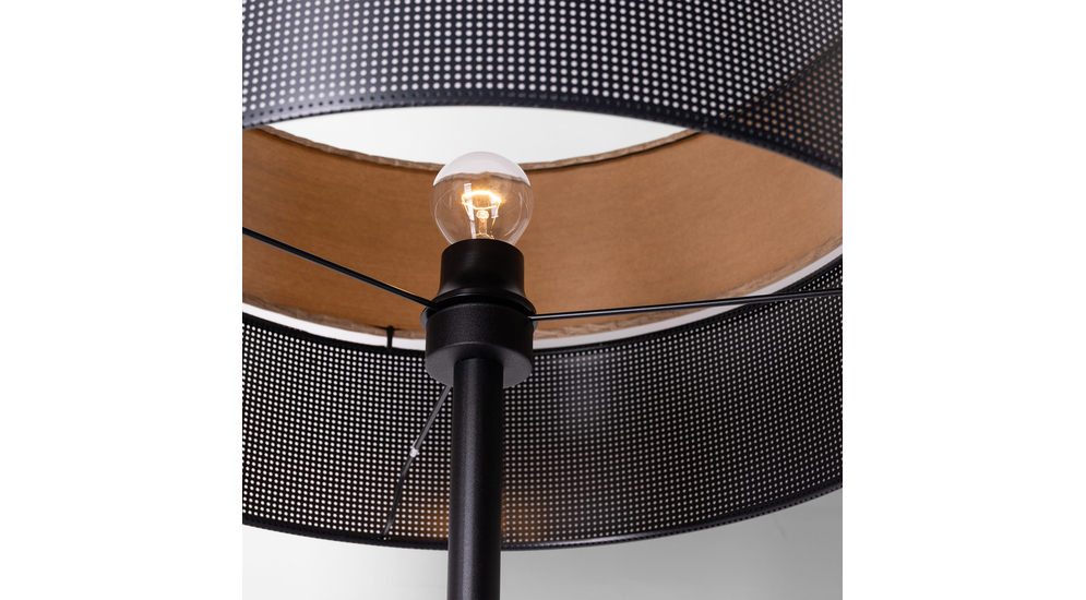 Stojący model lampy NICOL posiada oprawę dla 1 żarówki LED o mocy maksymalnej 15W i typie oprawy E27.