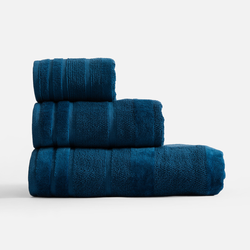 Niebieskie ręczniki w różnych rozmiarach