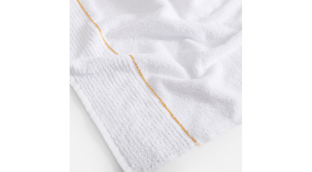 Biały ręcznik z bawełny ze paskiem złotym