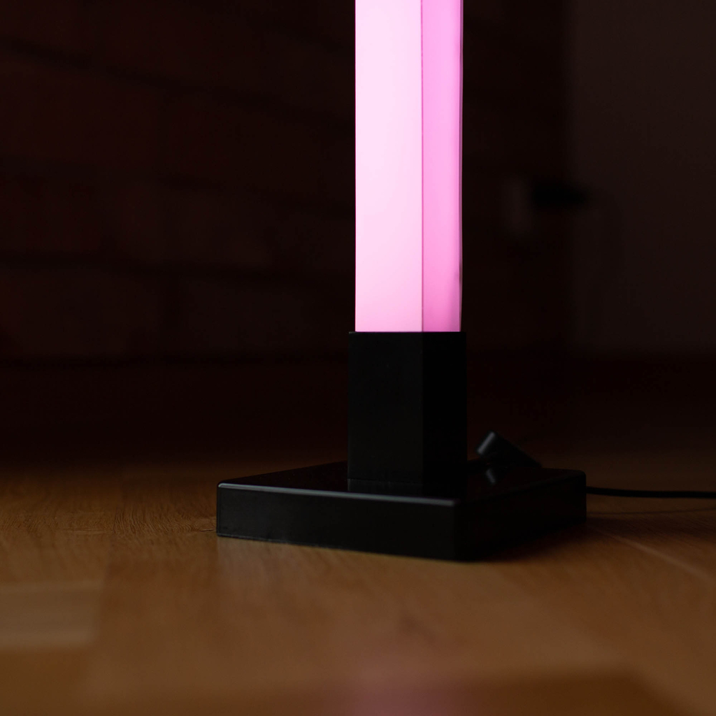 Muzyczna lampa podłogowa LED RGB czarna TUYA z pilotem