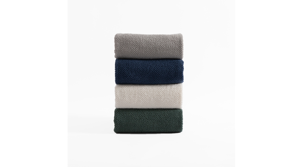 Trzy ręczniki z miękkiej bawełny o różnych kolorach