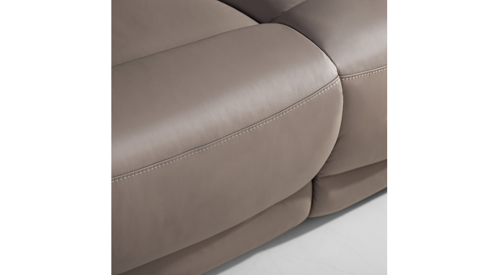 Sofa skórzana ALASSIO z manualną funkcją relaksu.