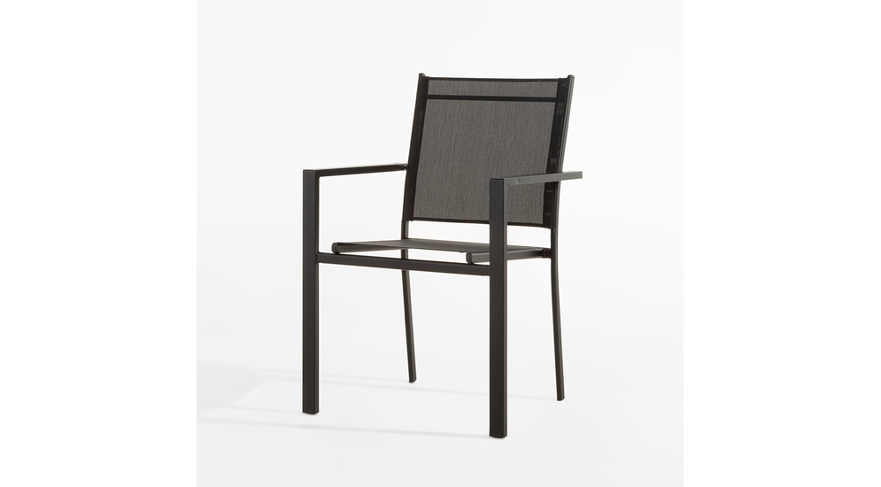 Czarne krzesło ogrodowe ze stali malowanej proszkowo.