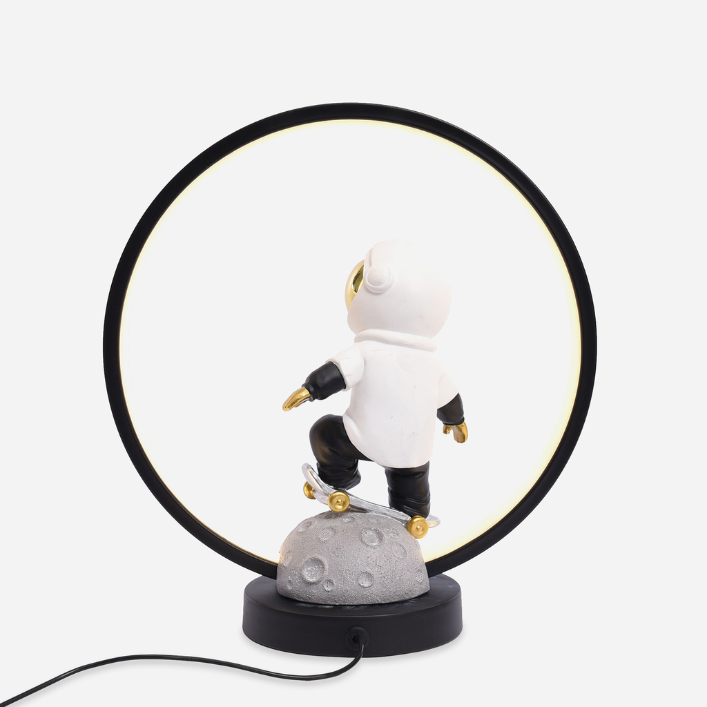 Lampa stołowa dekoracyjna LED SKATER ASTRONAUTA