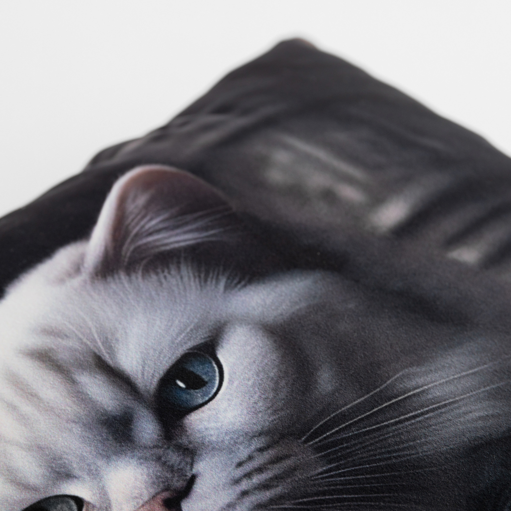 Poduszka z dekoracyjną poszewką z kotem