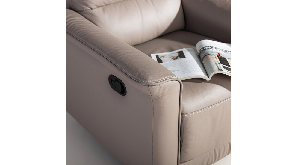 Fotel skórzany ALASSIO z manualną funkcją relaksu.