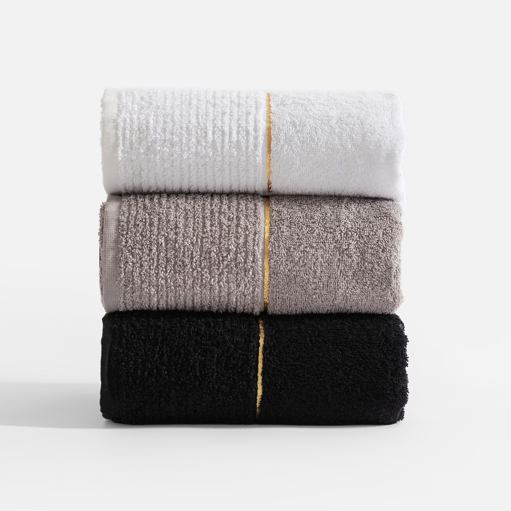 Ręczniki bawełniane o różnych kolorach