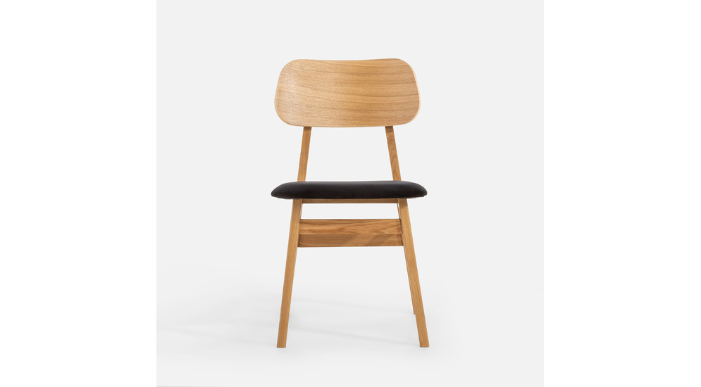 Krzesło o prostej konstrukcji wykonane z drewna dębowego