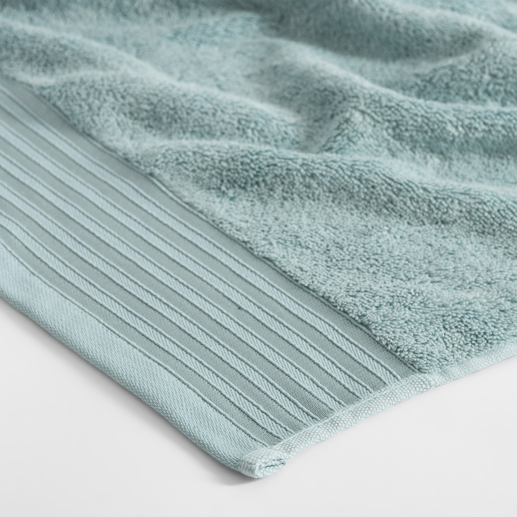Błękitny ręcznik z bordiurą