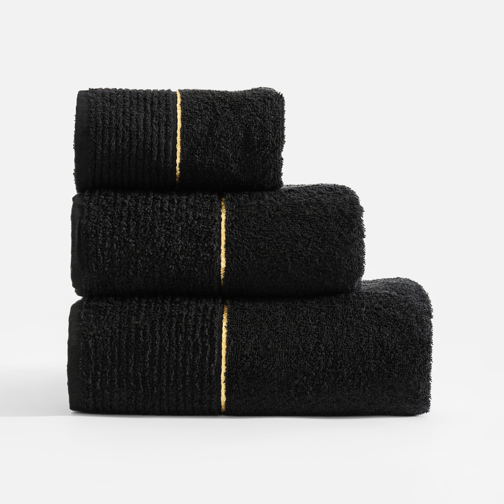 Bawełniany czarny ręcznik ze złotym paskiem