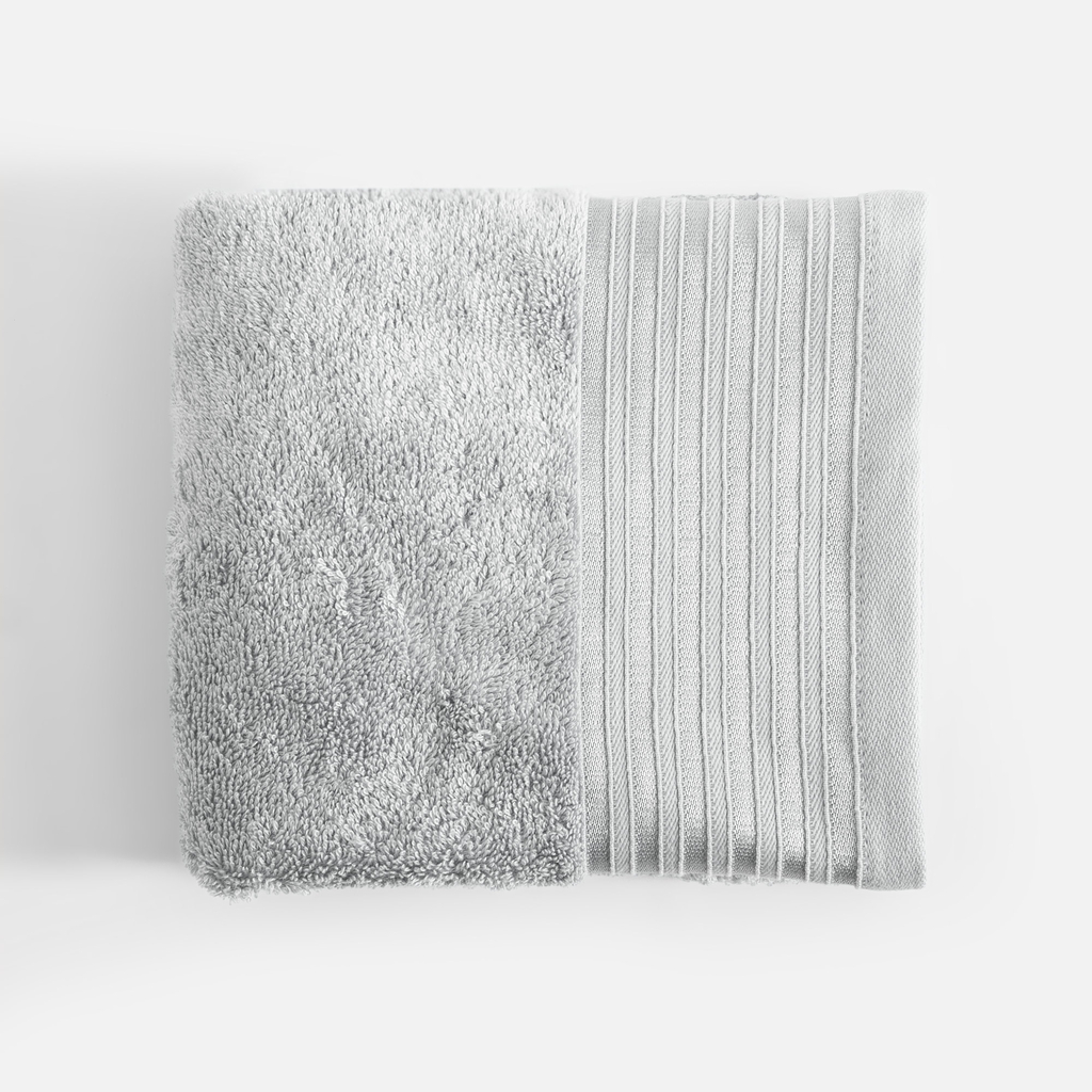 Srebrny ręcznik z bawełny