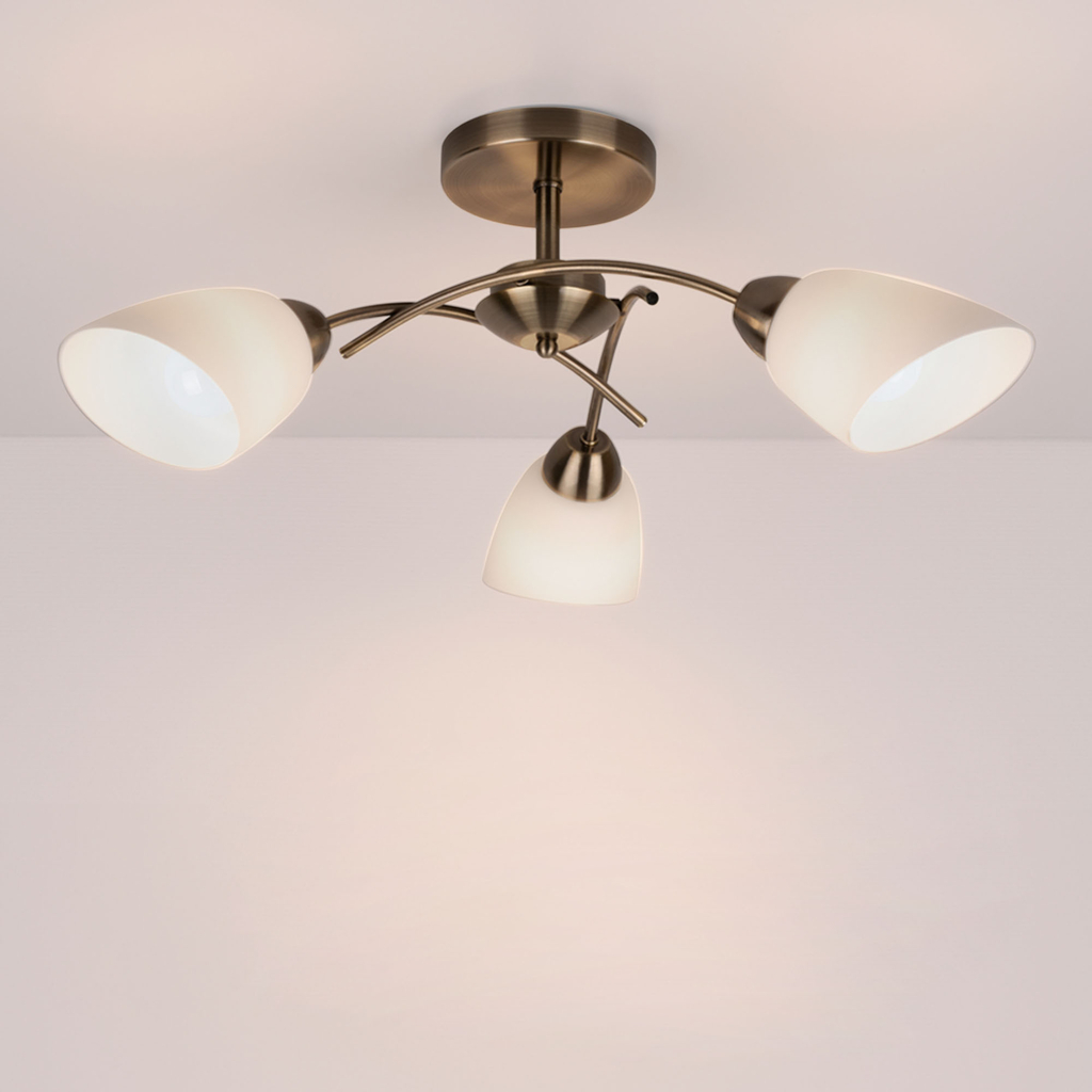 Lampą sufitową VILETTA oświetlisz przestronne wnętrze - ma 60 cm średnicy.