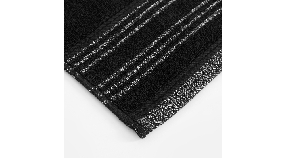 Ręcznik czarny z bawełny z ozdobną bordiurą. Nadaje się do kąpieli