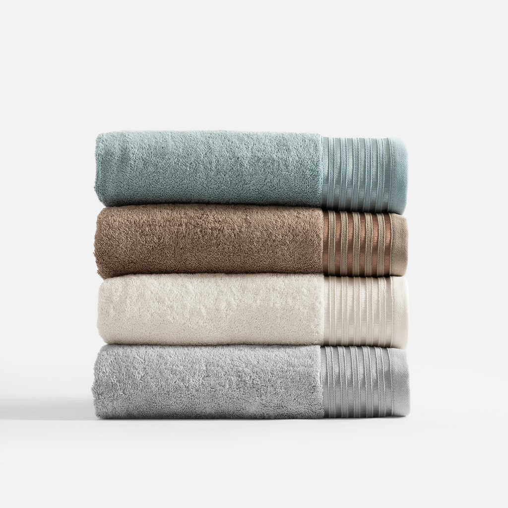 Ręczniki w różnych kolorach z ozdobną bordiurą