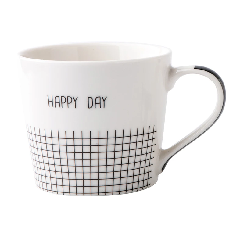 Kubek porcelanowy z napisem happy day biało-czarny 380 ml