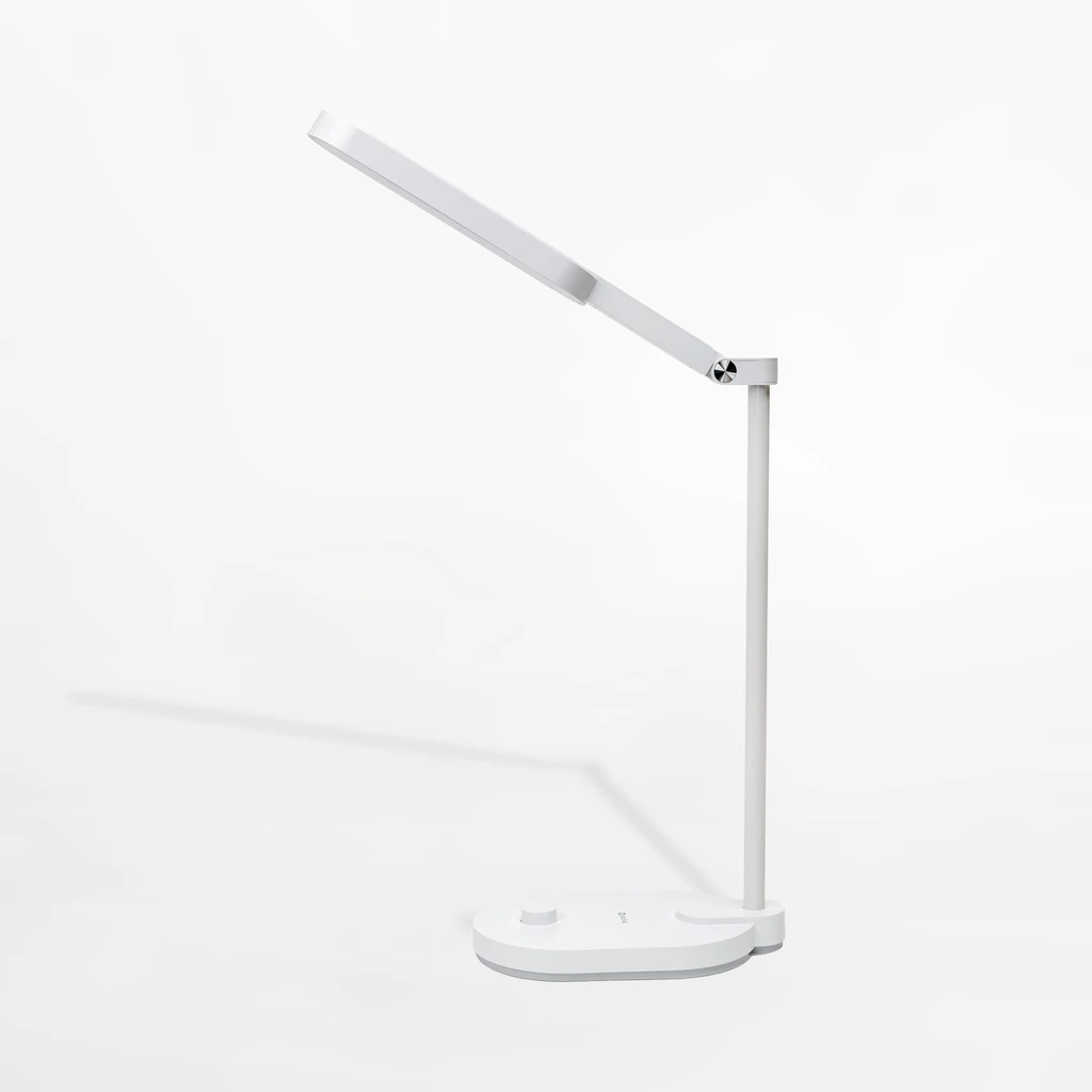 LUNA to lampa biurkowa o minimalistycznym designie, która rozjaśni powierzchnię biurka i zadba światło do czytania w sypialni.