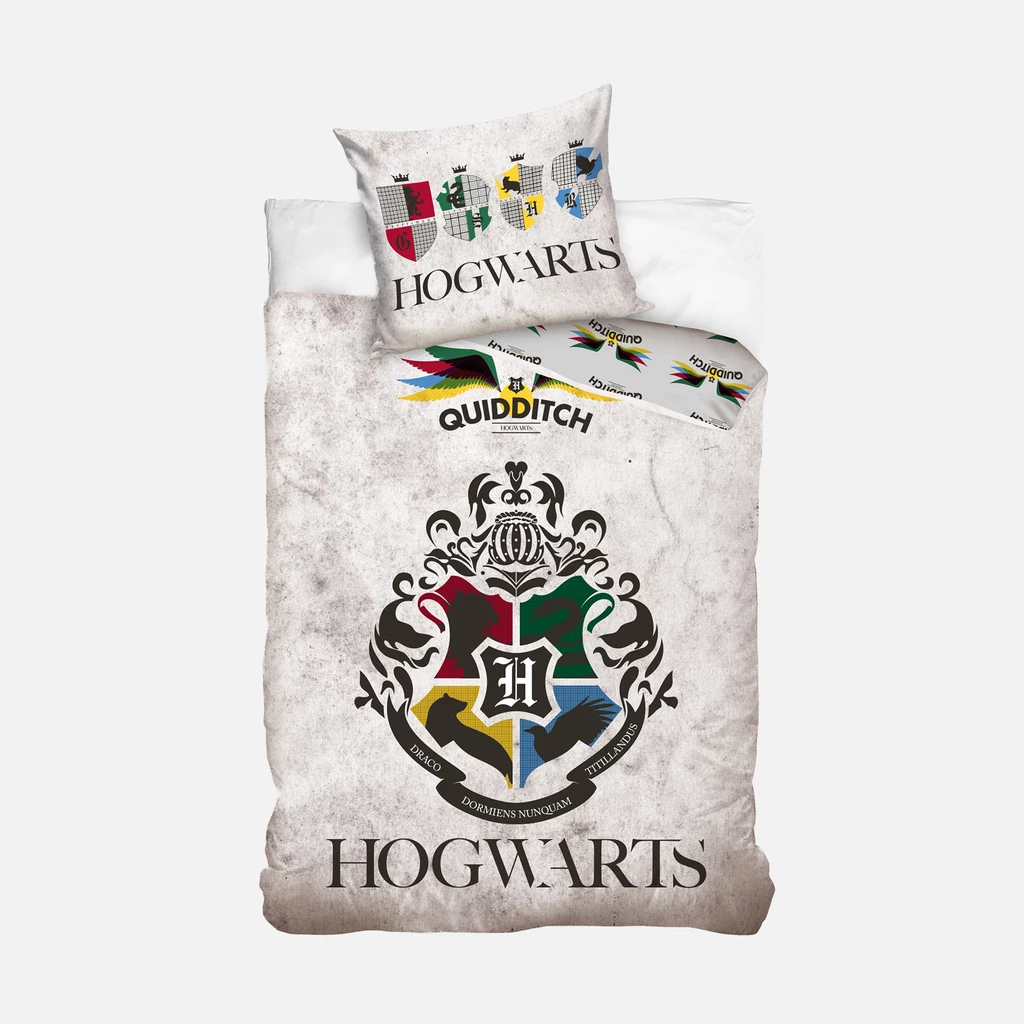 Szara pościel z kolorowym napisem hogwarts